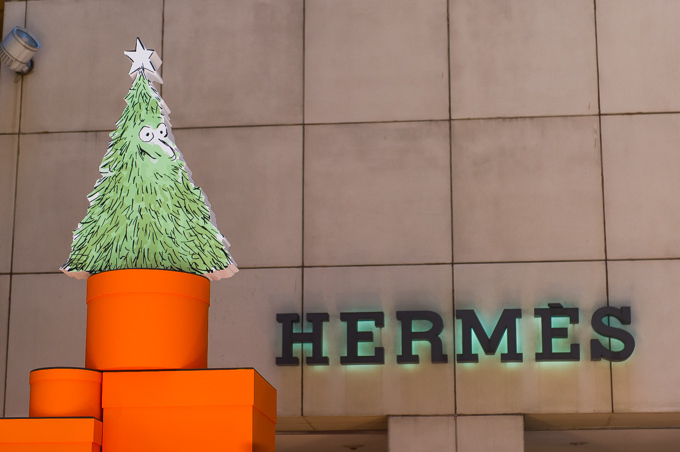エルメスがクリスマスムービーを公開 銀座 御堂筋にはオレンジボックスツリーも展示 ファッションプレス
