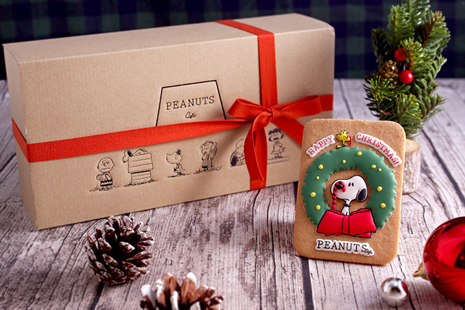 スヌーピーのテーマカフェ「ピーナッツ カフェ」からクリスマス限定メニューとクッキーボックスが発売 | 写真