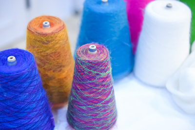 ファッションの歴史｜大手メゾンブランドが惚れ込む山形の糸 - 佐藤繊維が紡ぐ壮大なストーリー