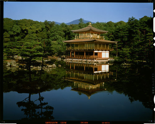 グッチ(GUCCI)創立90周年記念の特別アーカイブ展を京都・金閣で開催 | 写真