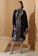 ボッテガ・ヴェネタ 2016年プレフォールコレクション - 大胆な色使いと直線的な柄のコントラスト｜写真8