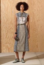 ボッテガ・ヴェネタ 2016年プレフォールコレクション - 大胆な色使いと直線的な柄のコントラスト｜写真24