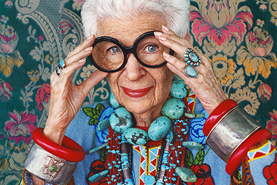 ファッションドキュメンタリー｜ドキュメンタリー映画『アイリス・アプフェル！94歳のニューヨーカー』最高齢のファッションアイコン