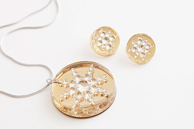 アクセサリーブランド「ジュティク」のトランクショーが青山で開催、存在感のあるチョーカーやネックレス