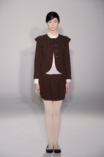 アイリッシュボーイから進化した、柔らかく温かい女性らしさ - スナオクワハラの2011年秋冬コレクション｜写真3