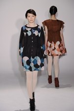 アイリッシュボーイから進化した、柔らかく温かい女性らしさ - スナオクワハラの2011年秋冬コレクション｜写真7