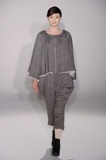 アイリッシュボーイから進化した、柔らかく温かい女性らしさ - スナオクワハラの2011年秋冬コレクション｜写真11