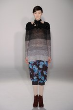 アイリッシュボーイから進化した、柔らかく温かい女性らしさ - スナオクワハラの2011年秋冬コレクション｜写真23