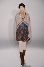 アイリッシュボーイから進化した、柔らかく温かい女性らしさ - スナオクワハラの2011年秋冬コレクション｜写真28