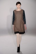 アイリッシュボーイから進化した、柔らかく温かい女性らしさ - スナオクワハラの2011年秋冬コレクション｜写真34