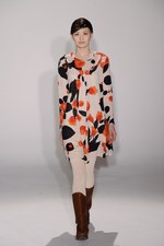 アイリッシュボーイから進化した、柔らかく温かい女性らしさ - スナオクワハラの2011年秋冬コレクション｜写真43