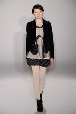 アイリッシュボーイから進化した、柔らかく温かい女性らしさ - スナオクワハラの2011年秋冬コレクション｜写真48