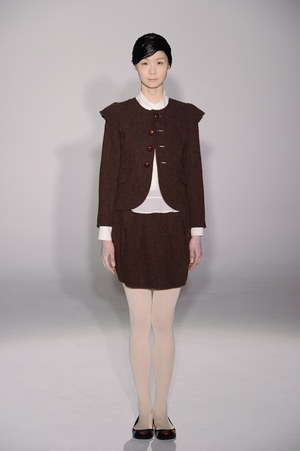アイリッシュボーイから進化した、柔らかく温かい女性らしさ - スナオクワハラの2011年秋冬コレクション｜写真3