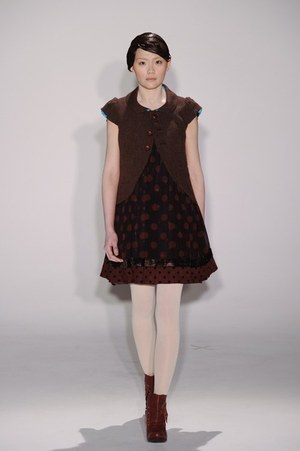 アイリッシュボーイから進化した、柔らかく温かい女性らしさ - スナオクワハラの2011年秋冬コレクション｜写真4