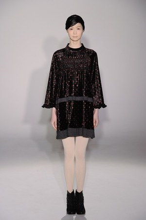 アイリッシュボーイから進化した、柔らかく温かい女性らしさ - スナオクワハラの2011年秋冬コレクション｜写真9