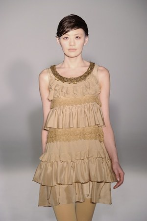 アイリッシュボーイから進化した、柔らかく温かい女性らしさ - スナオクワハラの2011年秋冬コレクション｜写真14