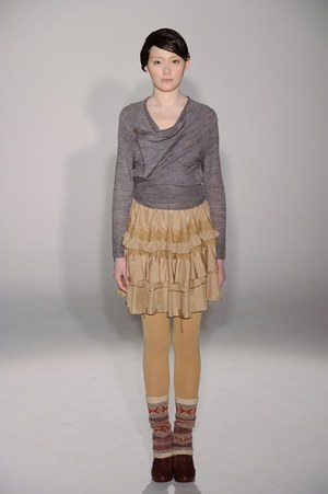 アイリッシュボーイから進化した、柔らかく温かい女性らしさ - スナオクワハラの2011年秋冬コレクション｜写真17