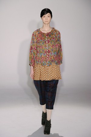 アイリッシュボーイから進化した、柔らかく温かい女性らしさ - スナオクワハラの2011年秋冬コレクション｜写真27