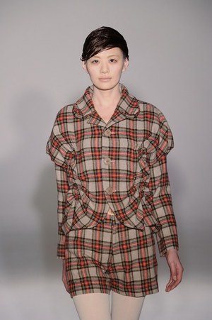 アイリッシュボーイから進化した、柔らかく温かい女性らしさ - スナオクワハラの2011年秋冬コレクション｜写真29