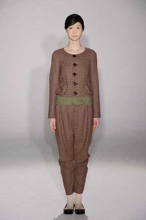 アイリッシュボーイから進化した、柔らかく温かい女性らしさ - スナオクワハラの2011年秋冬コレクション｜写真33