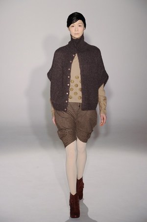 アイリッシュボーイから進化した、柔らかく温かい女性らしさ - スナオクワハラの2011年秋冬コレクション｜写真38