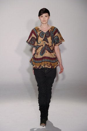 アイリッシュボーイから進化した、柔らかく温かい女性らしさ - スナオクワハラの2011年秋冬コレクション｜写真46