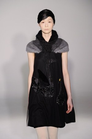 アイリッシュボーイから進化した、柔らかく温かい女性らしさ - スナオクワハラの2011年秋冬コレクション｜写真47