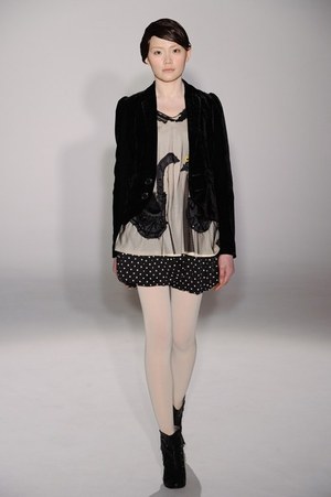 アイリッシュボーイから進化した、柔らかく温かい女性らしさ - スナオクワハラの2011年秋冬コレクション｜写真48