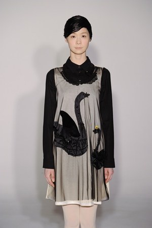 アイリッシュボーイから進化した、柔らかく温かい女性らしさ - スナオクワハラの2011年秋冬コレクション｜写真50