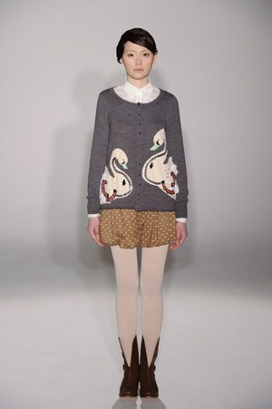 アイリッシュボーイから進化した、柔らかく温かい女性らしさ - スナオクワハラの2011年秋冬コレクション｜写真51