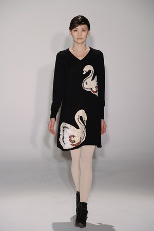 アイリッシュボーイから進化した、柔らかく温かい女性らしさ - スナオクワハラの2011年秋冬コレクション｜写真52