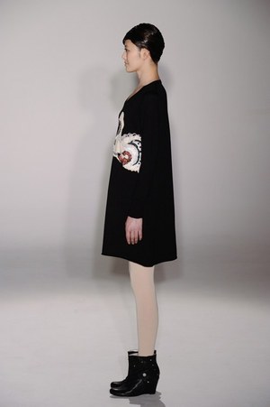 アイリッシュボーイから進化した、柔らかく温かい女性らしさ - スナオクワハラの2011年秋冬コレクション｜写真53