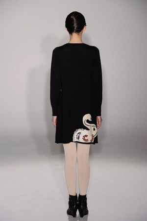 アイリッシュボーイから進化した、柔らかく温かい女性らしさ - スナオクワハラの2011年秋冬コレクション｜写真54