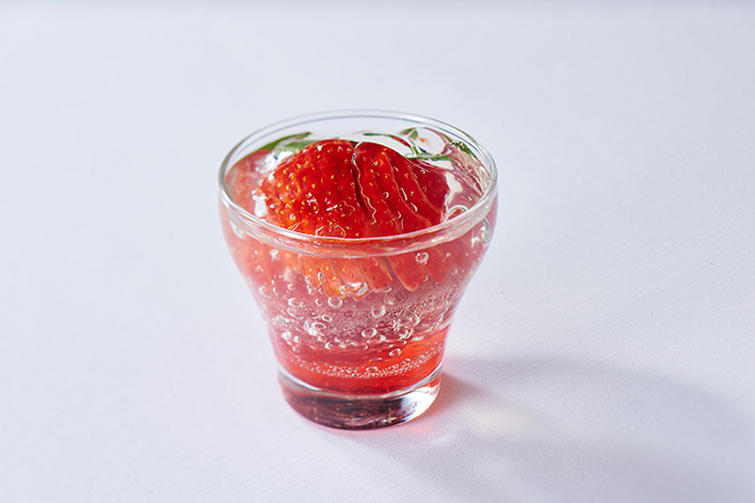 グランド ハイアット 東京から“苺”を贅沢に使った季節限定スイーツ発売｜写真17