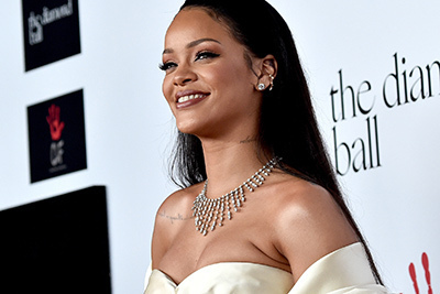 リアーナ｜歌手・リアーナ、カルティエのダイヤモンド ハイジュエリー着用 - プラチナのネックレスやイヤリングなど