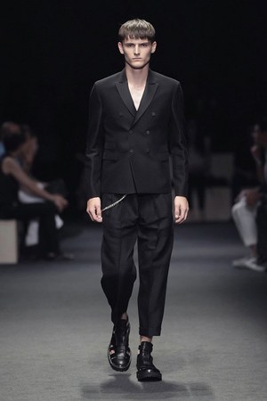 ニール バレット(Neil Barrett) ハイブリッド｜写真38