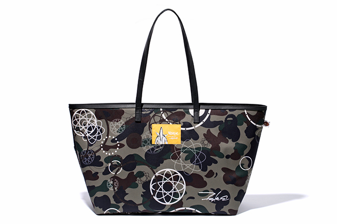 ア ベイシング エイプとフューチュラがコラボ、カモフラージュ柄×グラフィックのフーディやTシャツ｜写真3