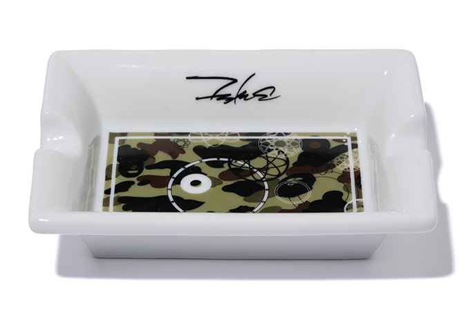 ア ベイシング エイプとフューチュラがコラボ、カモフラージュ柄×グラフィックのフーディやTシャツ｜写真7