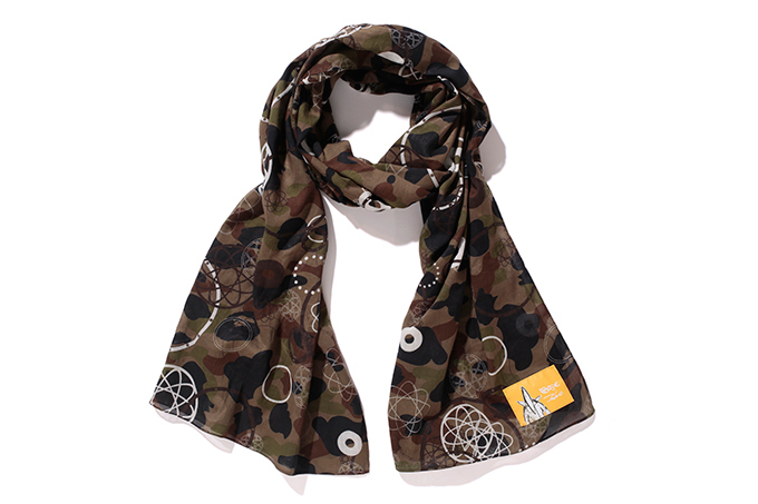 ア ベイシング エイプとフューチュラがコラボ、カモフラージュ柄×グラフィックのフーディやTシャツ｜写真10