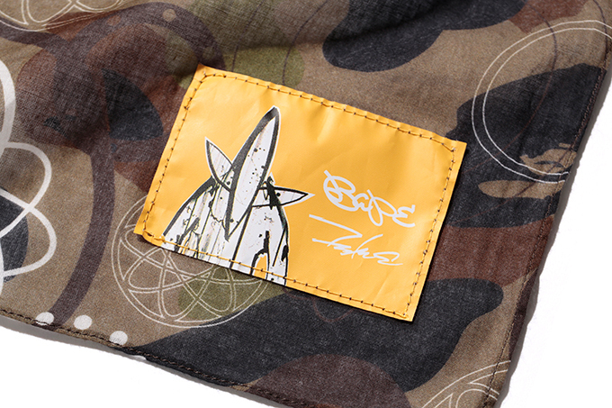 ア ベイシング エイプとフューチュラがコラボ、カモフラージュ柄×グラフィックのフーディやTシャツ｜写真12