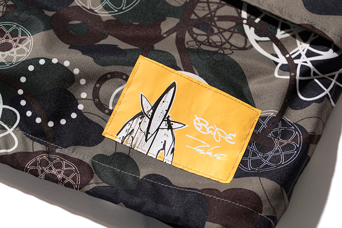ア ベイシング エイプとフューチュラがコラボ、カモフラージュ柄×グラフィックのフーディやTシャツ｜写真16