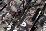 ア ベイシング エイプとフューチュラがコラボ、カモフラージュ柄×グラフィックのフーディやTシャツ｜写真15