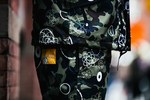 ア ベイシング エイプとフューチュラがコラボ、カモフラージュ柄×グラフィックのフーディやTシャツ｜写真63