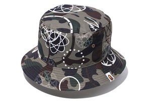 ア ベイシング エイプとフューチュラがコラボ、カモフラージュ柄×グラフィックのフーディやTシャツ｜写真21