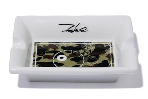 ア ベイシング エイプとフューチュラがコラボ、カモフラージュ柄×グラフィックのフーディやTシャツ｜写真7