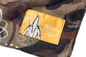 ア ベイシング エイプとフューチュラがコラボ、カモフラージュ柄×グラフィックのフーディやTシャツ｜写真12
