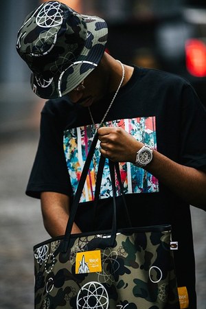 ア ベイシング エイプとフューチュラがコラボ、カモフラージュ柄×グラフィックのフーディやTシャツ｜写真69