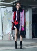 ヴェルサーチ 2016年プレフォールコレクション - 女性たちの心を豊かにするモダンワードローブ｜写真21