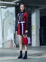 ヴェルサーチ 2016年プレフォールコレクション - 女性たちの心を豊かにするモダンワードローブ｜写真22