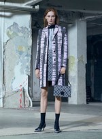 ヴェルサーチ 2016年プレフォールコレクション - 女性たちの心を豊かにするモダンワードローブ｜写真26